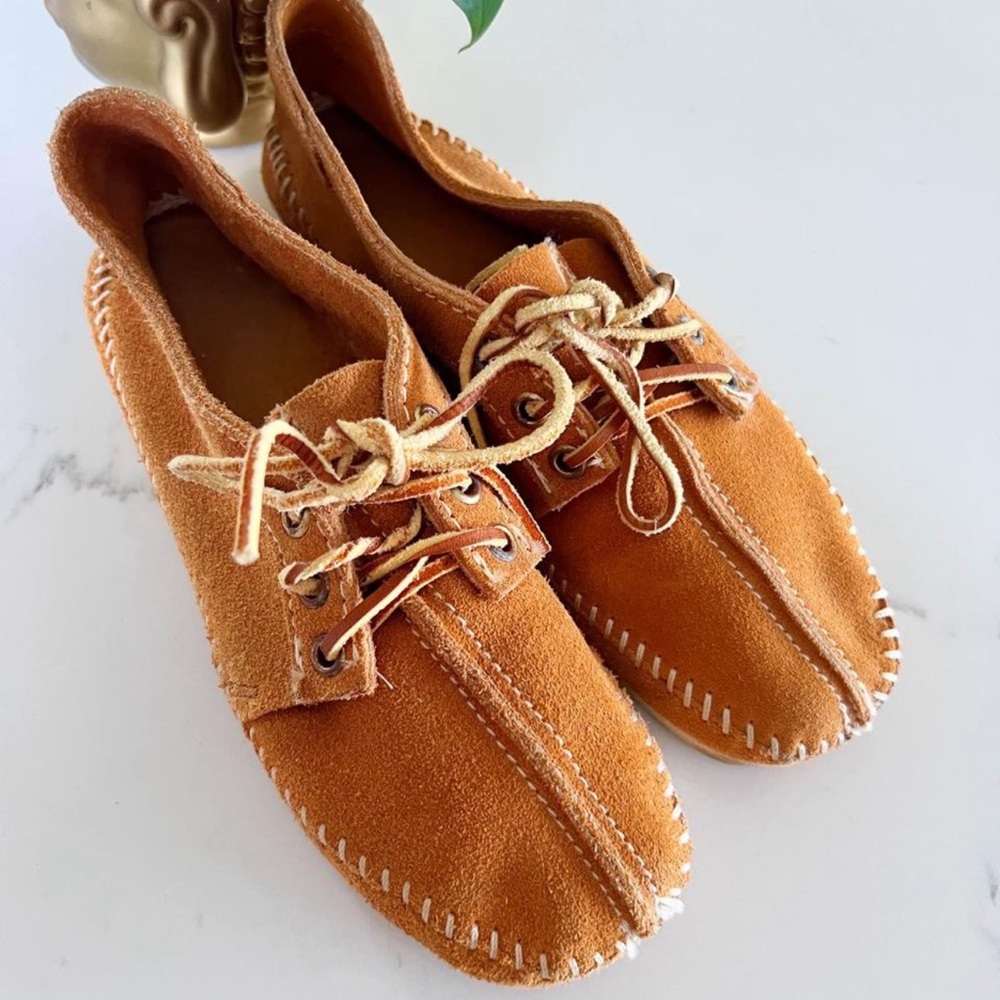Adorable vintage suede moccasin style loafers. Super comfy and soft suede.